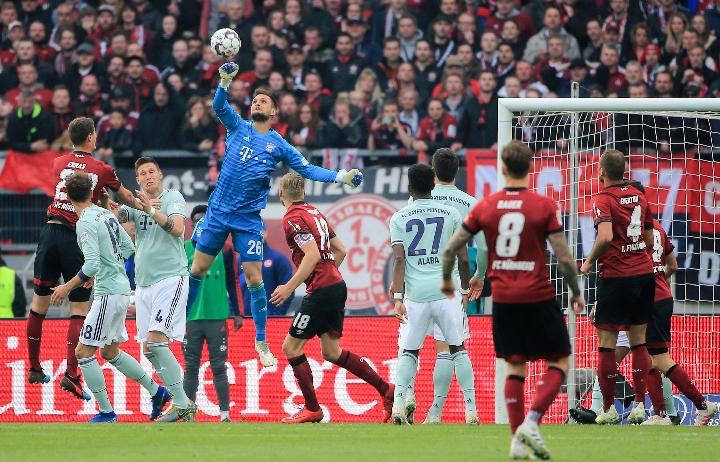 足球巴萨新星闪耀西甲，媒体：未来属于他（巴萨新星西甲大放异彩，媒体称他的时代已来）