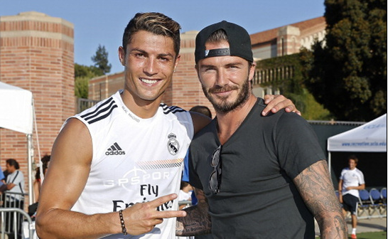 拜仁莱万多夫斯基连续两场梅开二度（拜仁锋霸莱万连场梅开二度）