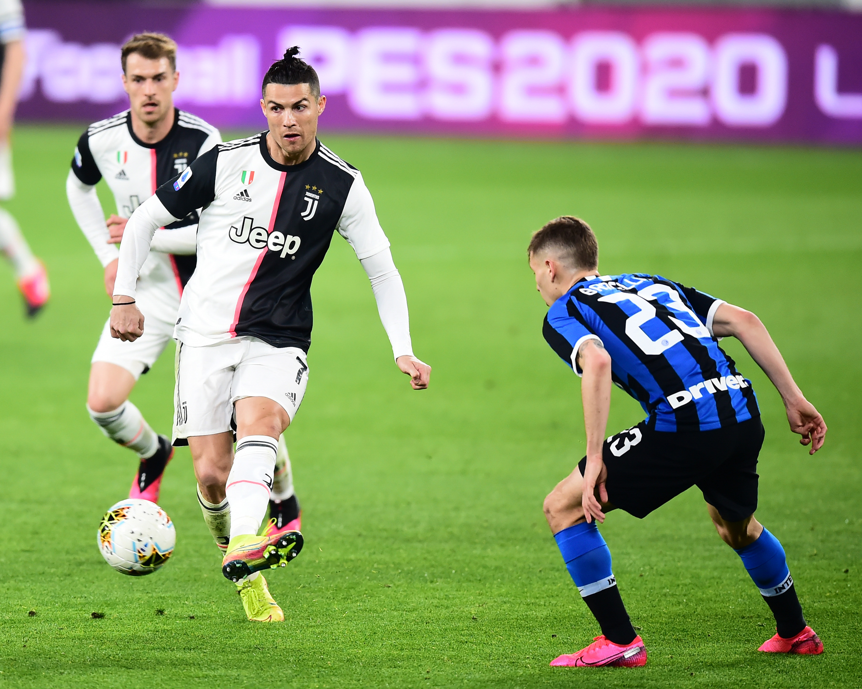 阿莫林：多古才20岁，但已经越来越像是曼联的一员（阿莫林：20岁的多古已愈发像曼联球员）