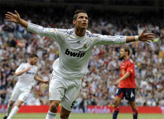 太阳报：麦克托米奈领意甲最佳球员奖，被女友透视着装抢风头（太阳报：麦克托米奈加冕意甲最佳，女友透视穿搭抢尽风头）