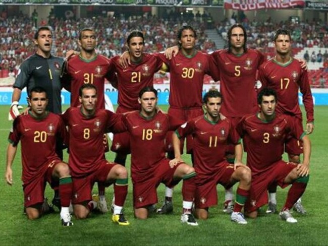 U22国足力克韩国U22，球迷在球员谢场时高喊“雄起”（U22国足击败韩国U22，谢场之际球迷齐声高呼“雄起”）